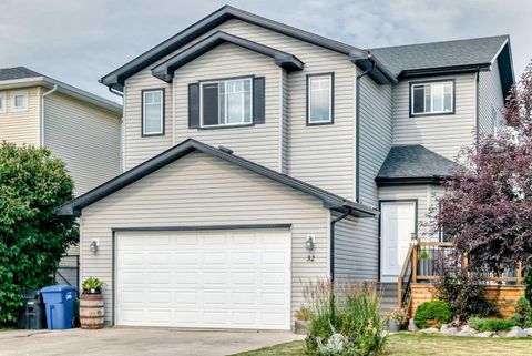 Photo of 32 Meadowpark Place, Carstairs, AB T0M 0N0 (MLS # A2331897)