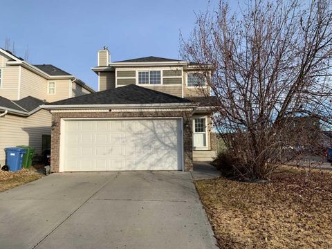 8 Royal Elm Way NW Calgary AB T3G 5M2