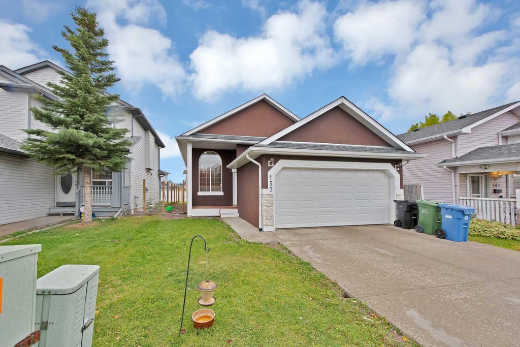 Photo of 157 Saratoga Close NE, Calgary, AB T1Y 7A1 (MLS # A2348692)