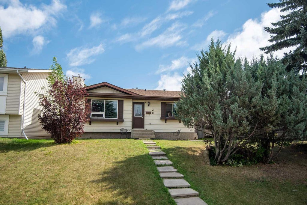 Photo of 168 Eastman Crescent, Red Deer, AB T4R 1X7 (MLS # A2340870)