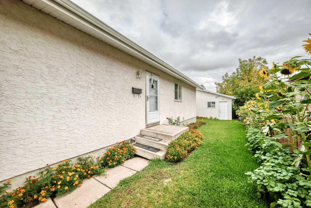 Photo of 512 Malvern Drive NE, Calgary, AB T2A 5J1 (MLS # A2343216)