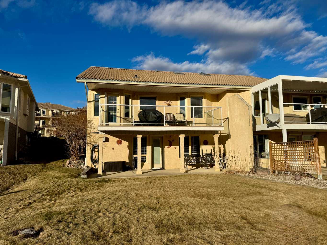 211 Canyon Boulevard W