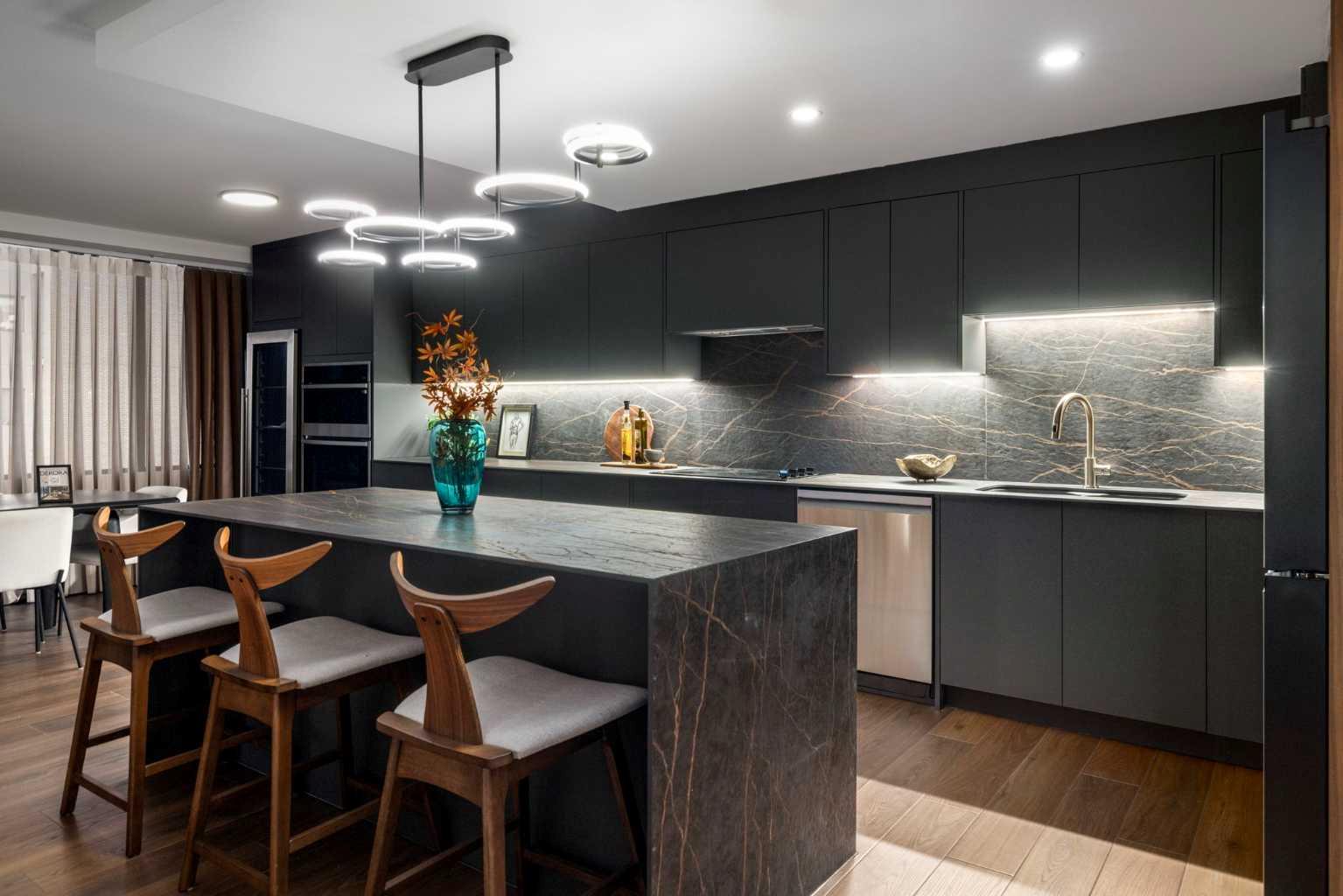 330 26 Avenue SW 907