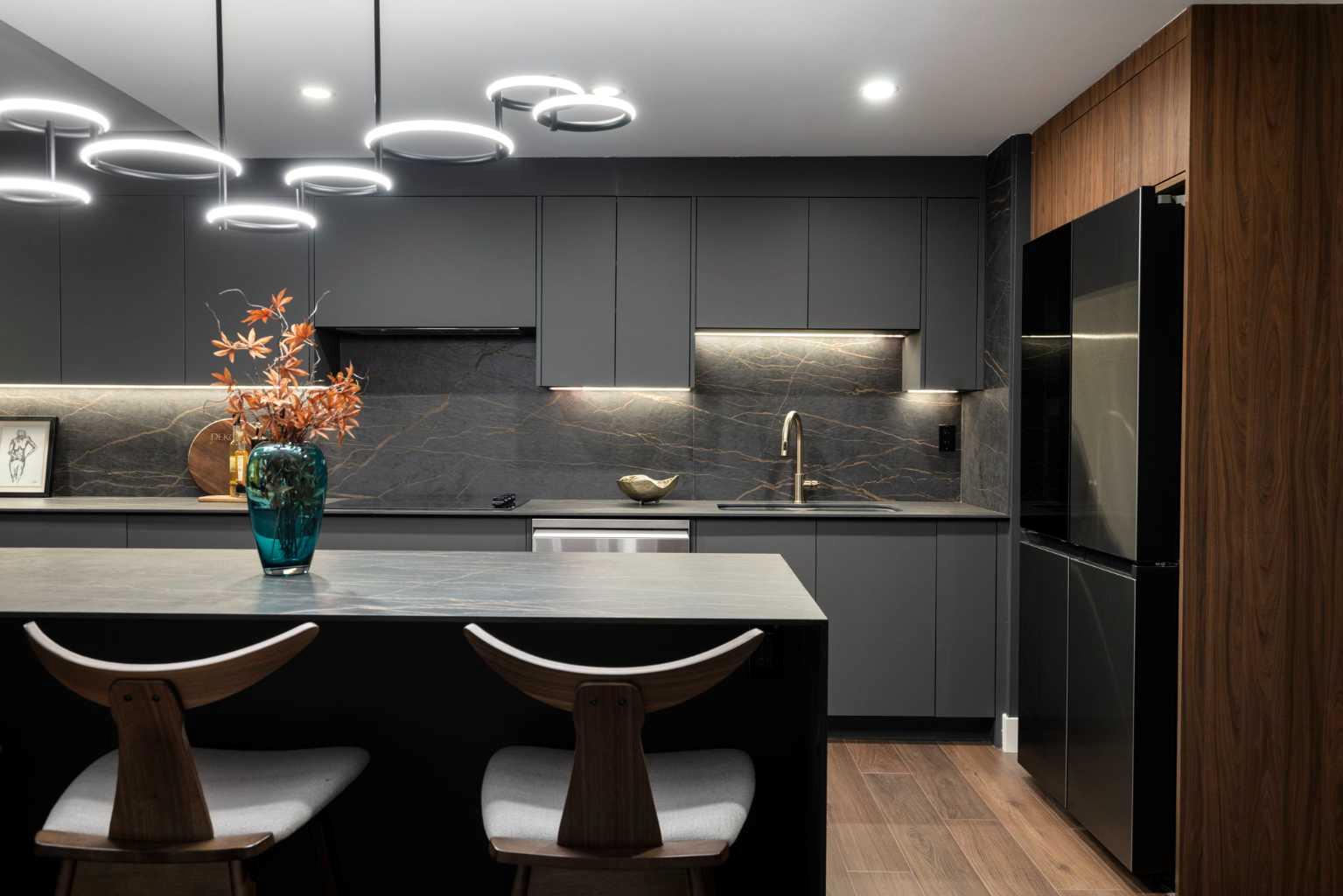 330 26 Avenue SW 907