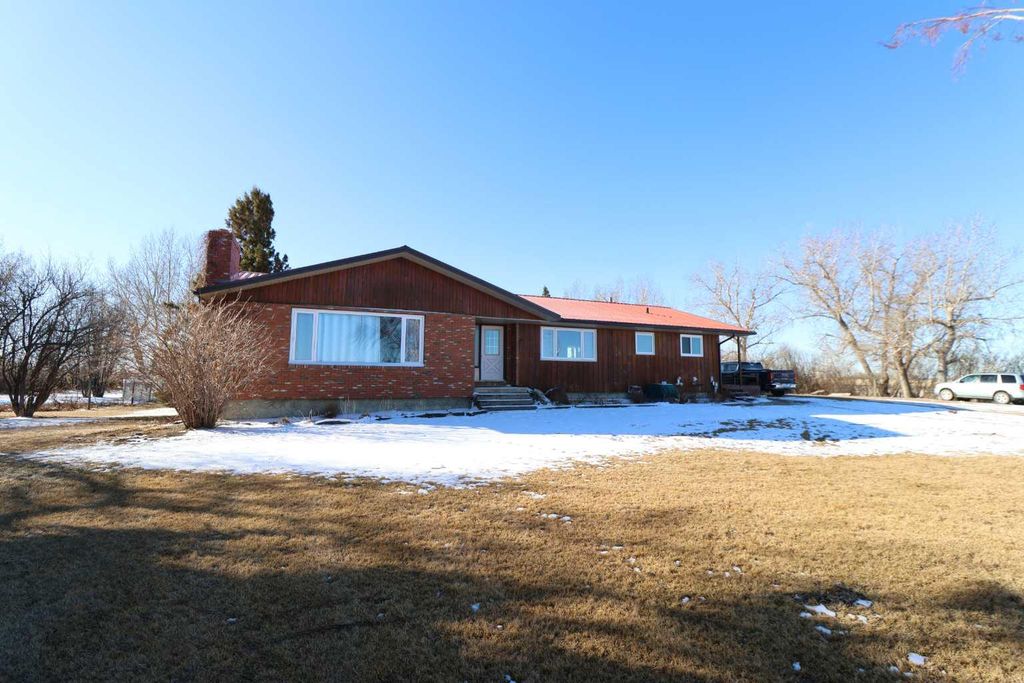 Photo of 115054 RR 103, Bow Island, AB T0K 0G0 (MLS # A2292924)