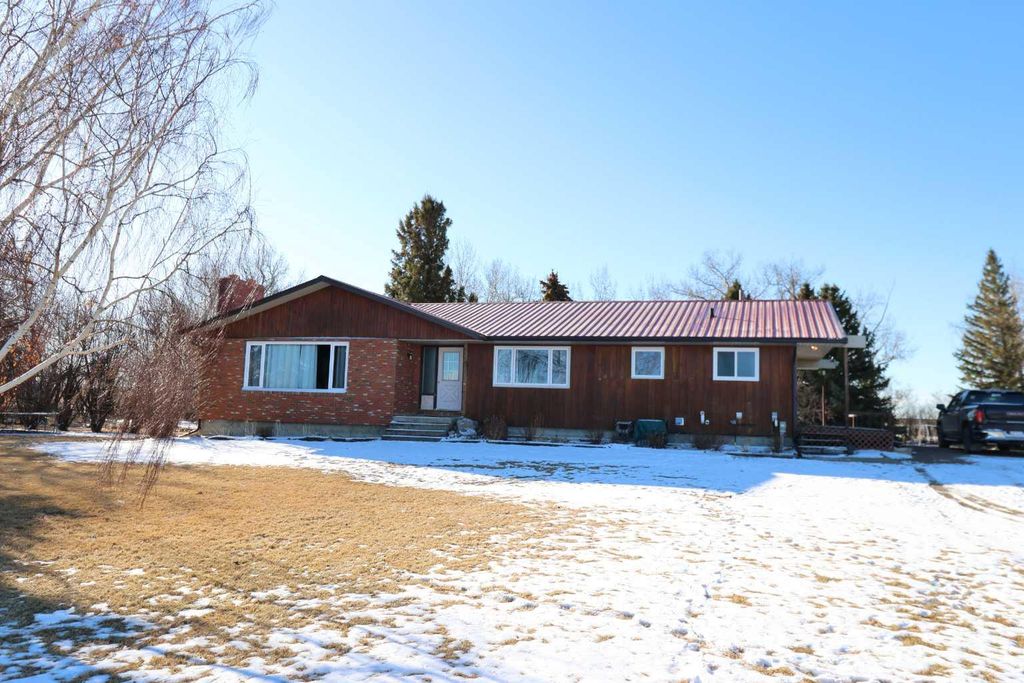 Photo of 115054 RR 103, Bow Island, AB T0K 0G0 (MLS # A2292924)