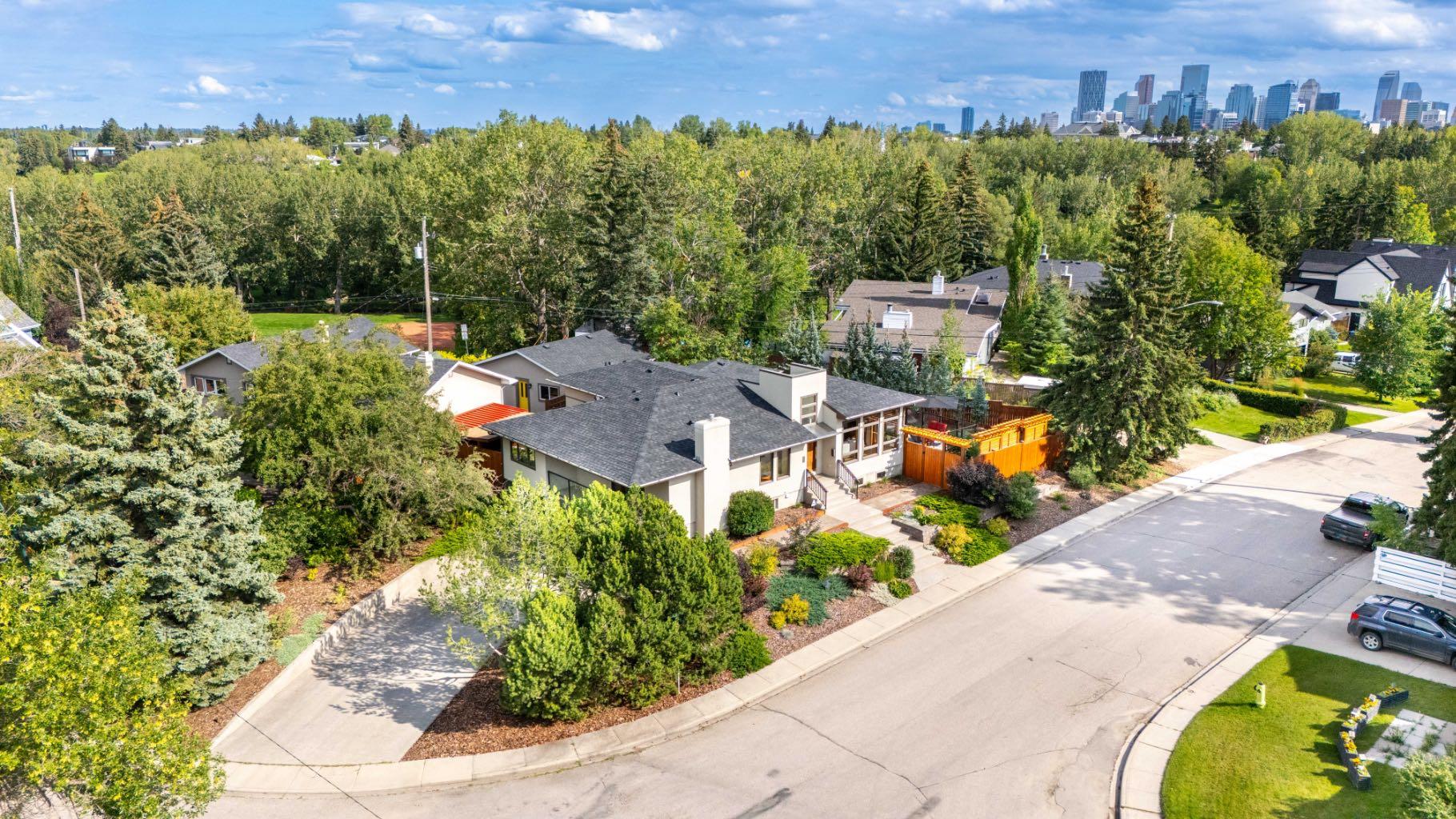 5 Roselawn Crescent NW