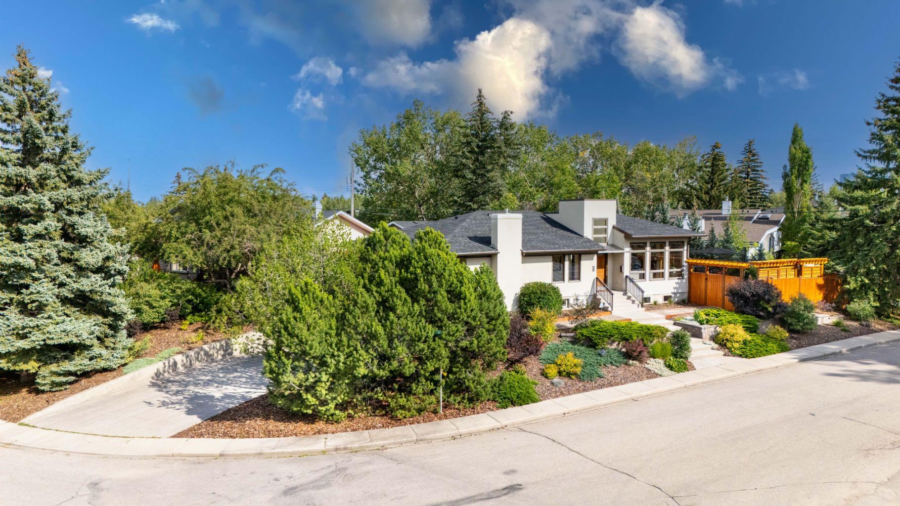 5 Roselawn Crescent NW