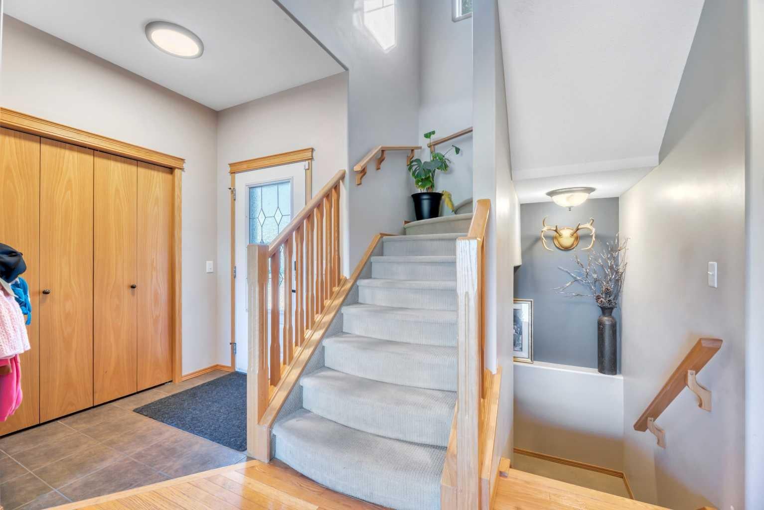 148 Aspen Creek Crescent