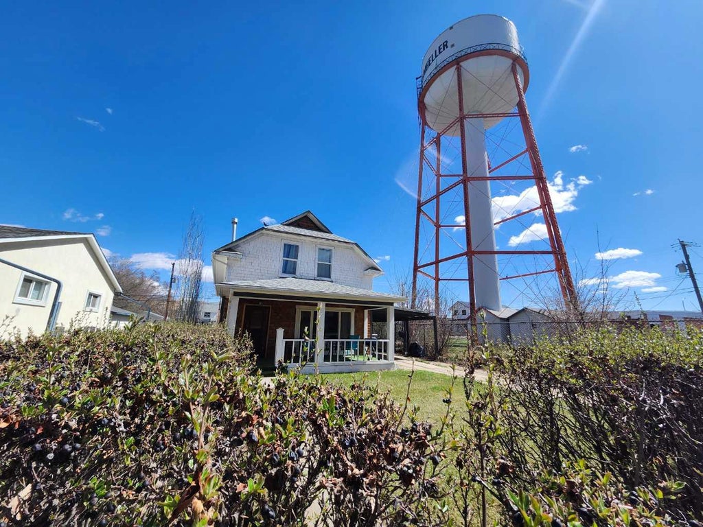 Photo of 274 3 Street W, Drumheller, AB T0J 0Y4 (MLS # A2353217)