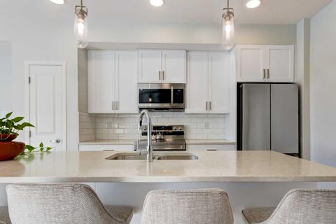 42 Cranbrook Gardens SE 2307 Calgary AB T3M 3P9