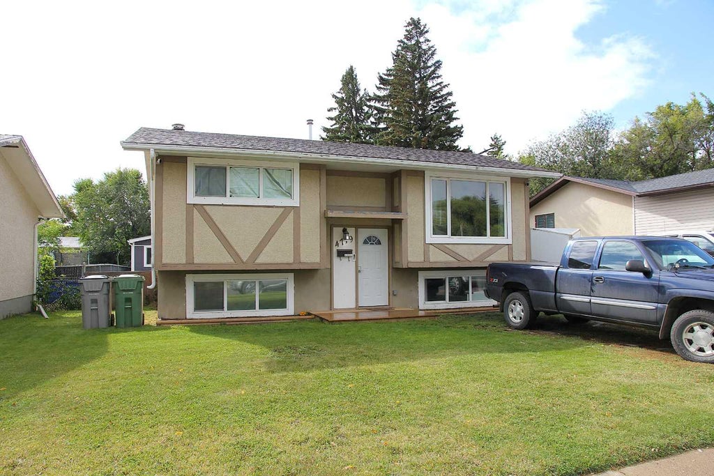 Photo of 4719 36 Street, Lloydminster, SK S9V 0A1 (MLS # A2344925)