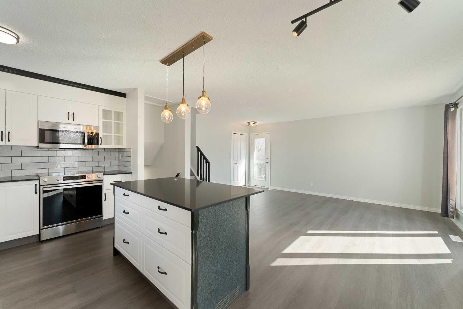 6808 Rundlehorn Drive NE