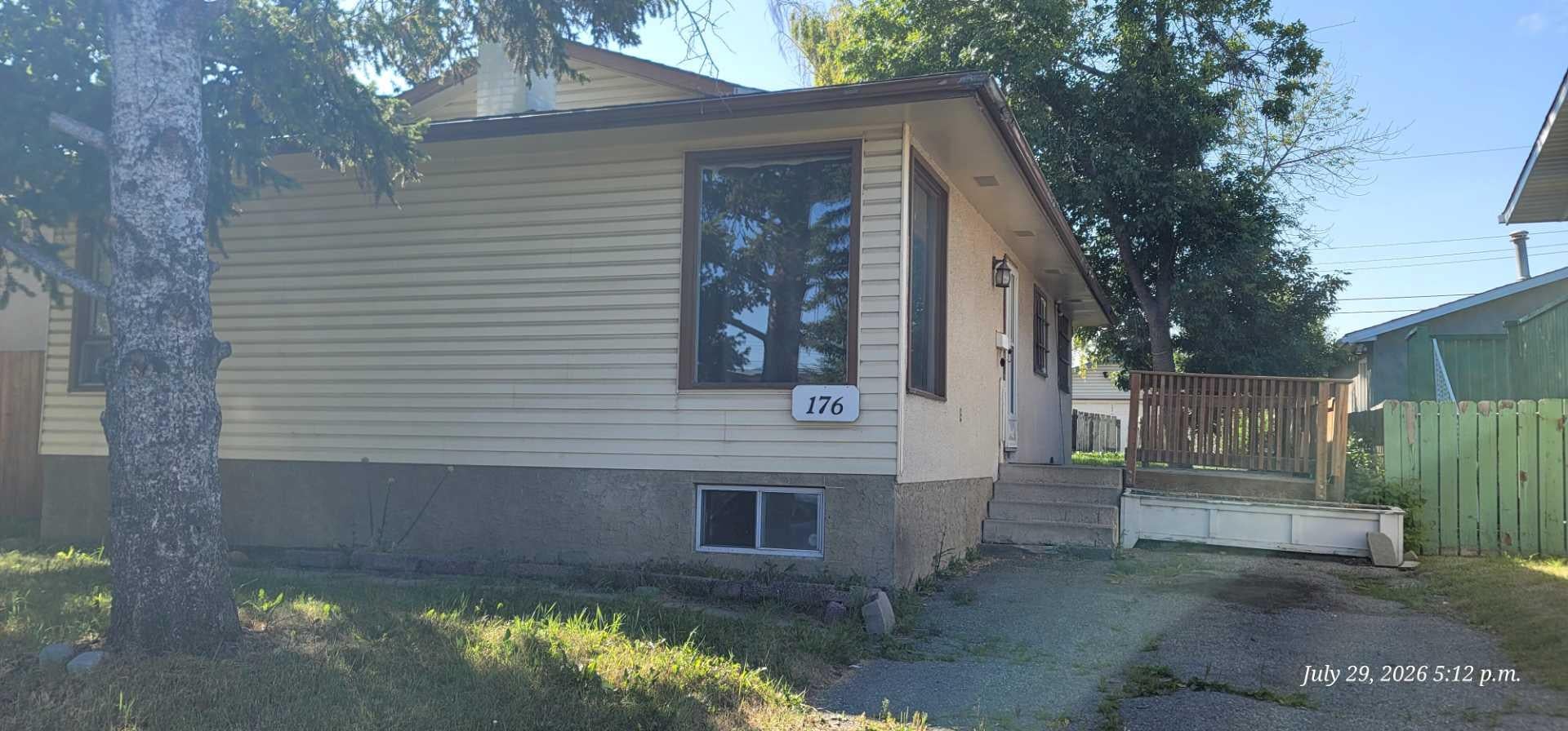 176 Penbrooke Close SE