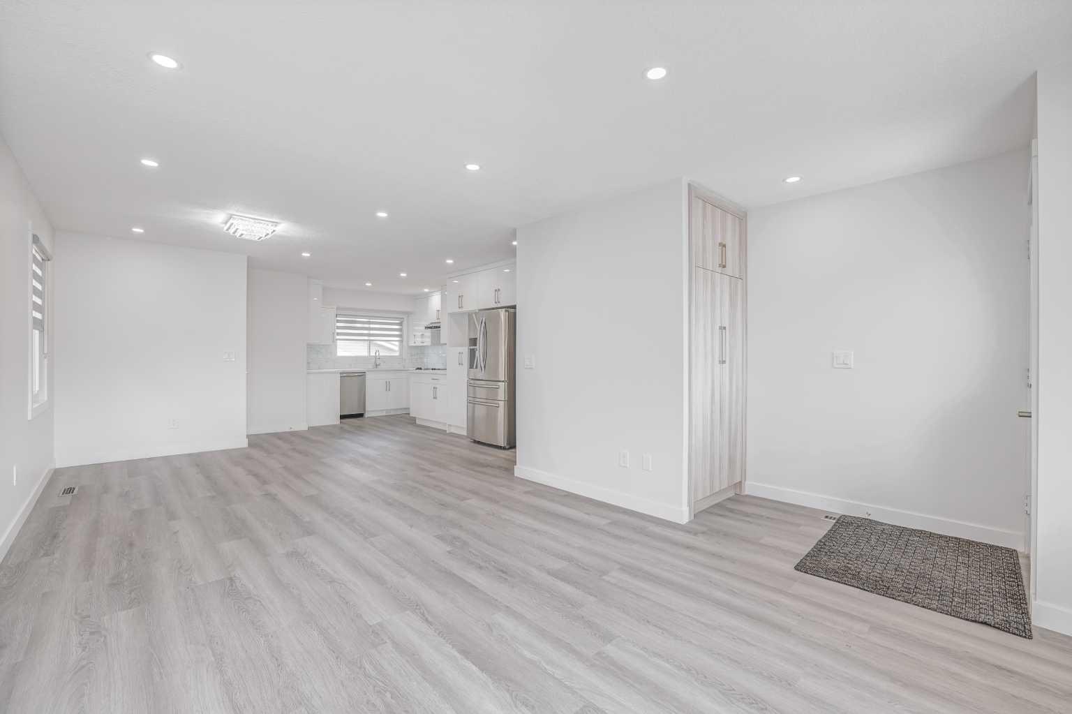 152 Falconridge Crescent NE