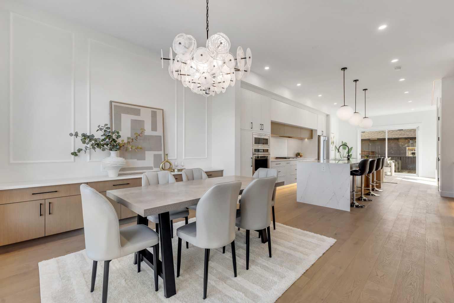 2713 Cochrane Road NW