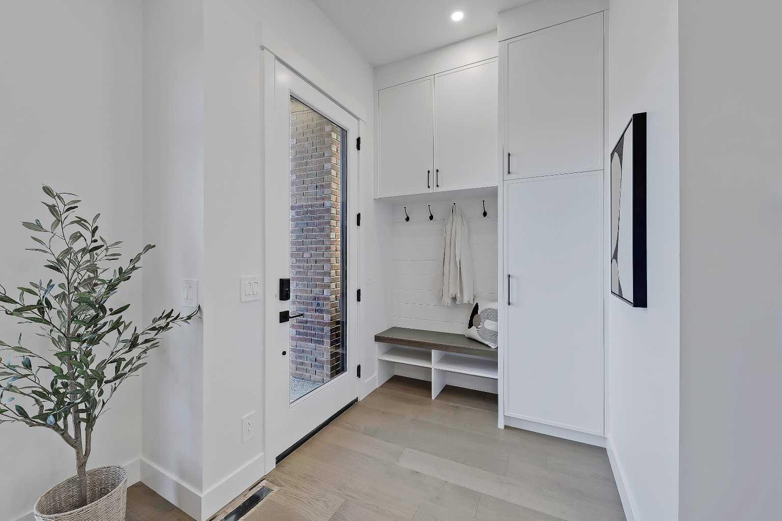 2713 Cochrane Road NW