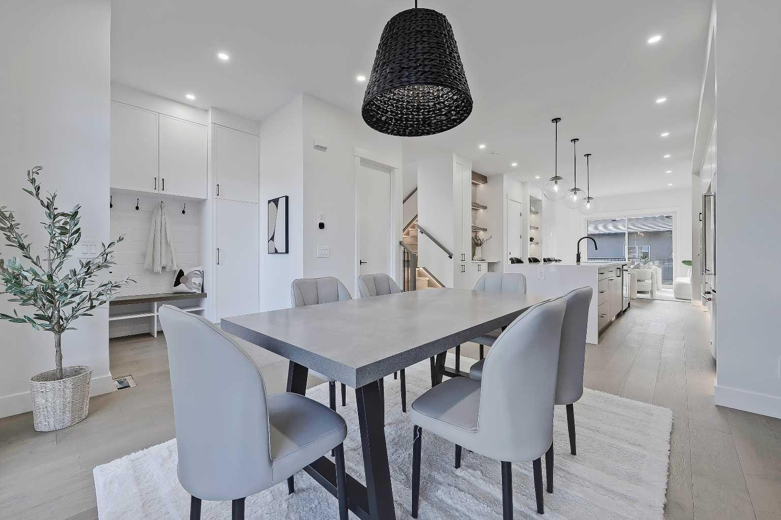 2713 Cochrane Road NW