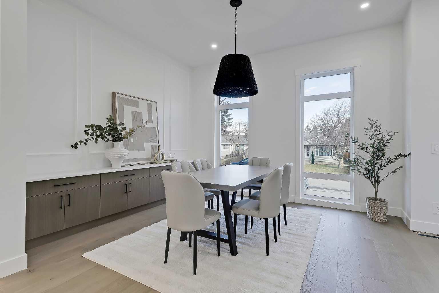 2713 Cochrane Road NW