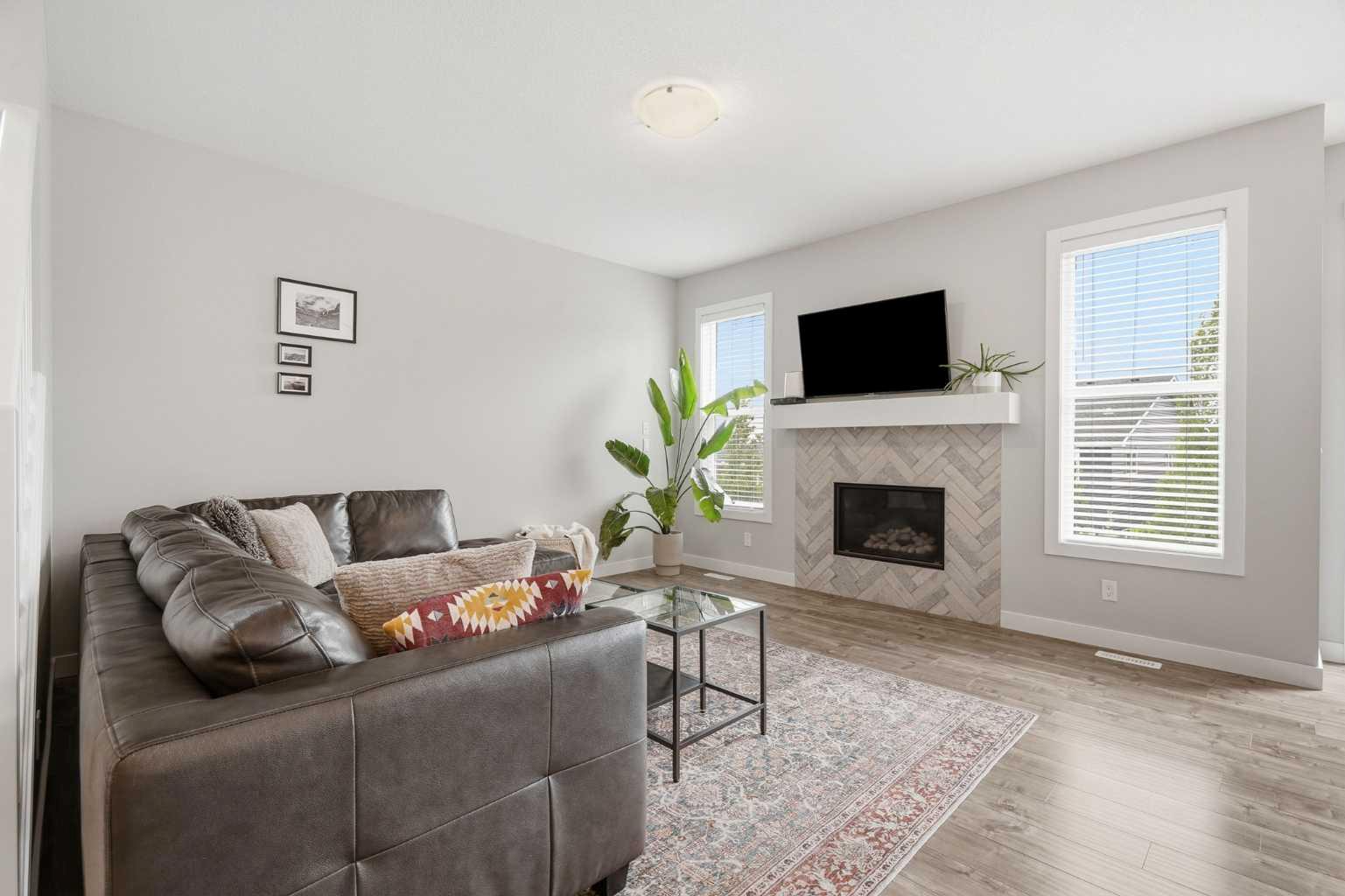 26 Crestbrook Drive SW