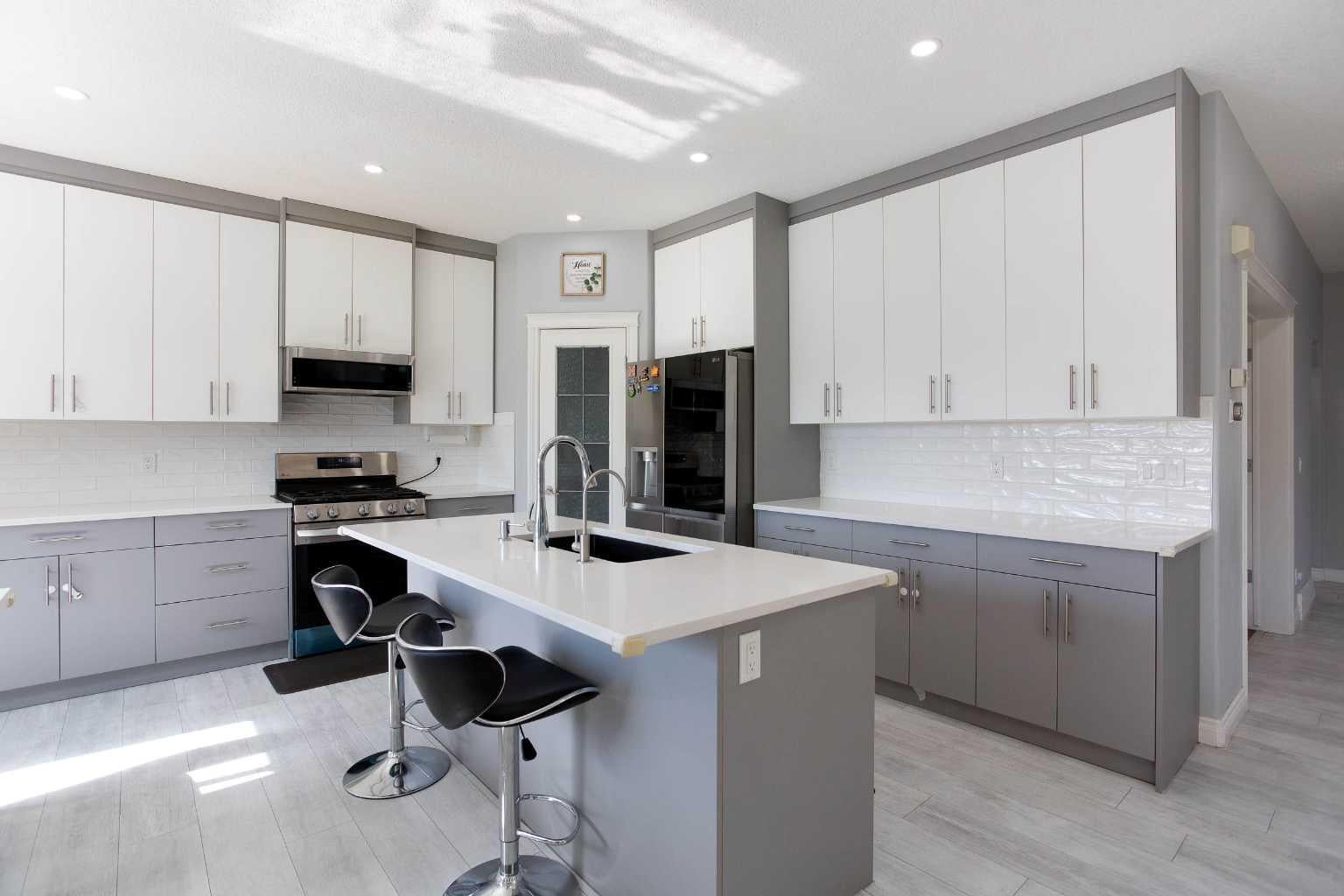 1925 Luxstone Park SW