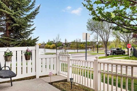 Property photo of 140 Promenade Way Se, Calgary, AB T2z 4e9