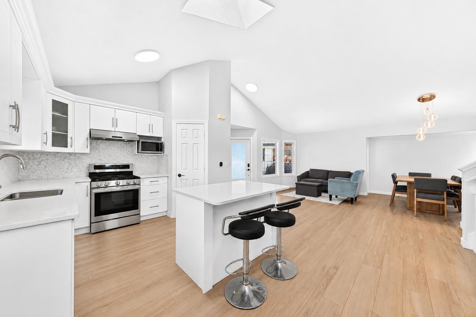 315 Appleglen Place SE
