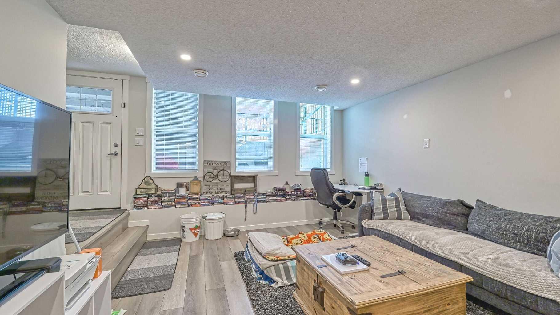 417 Cranbrook Square SE