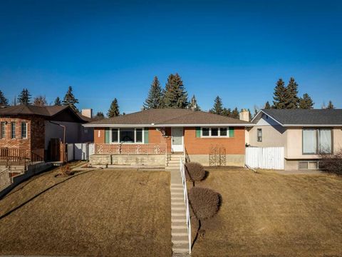 256 Huntridge Road NE Calgary AB T2K 4B6