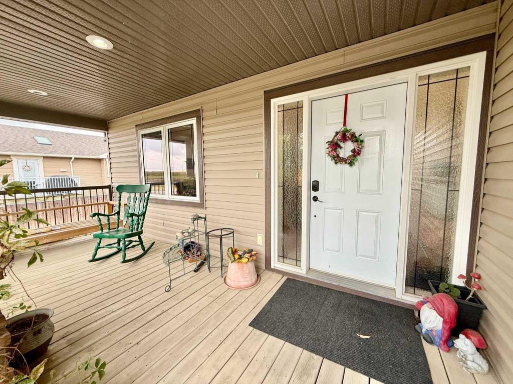 Photo of 405 Lake Way, Coalhurst, AB T0L 0V0 (MLS # A2338233)
