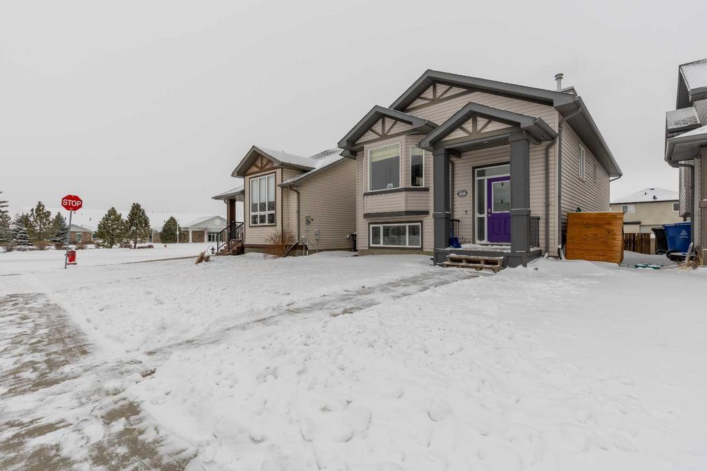 Photo of 206 Keystone Lane W, Lethbridge, AB T1J 2R2 (MLS # A2287023)