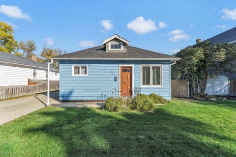 Photo of 922 4 Street SE, Medicine Hat, AB T1A 0M1 (MLS # A2350668)