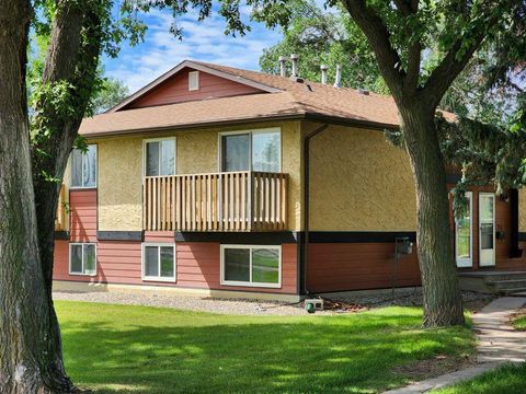 Photo of 5 Acadia Road W #22, Lethbridge, AB T1K 3X8 (MLS # A2329939)