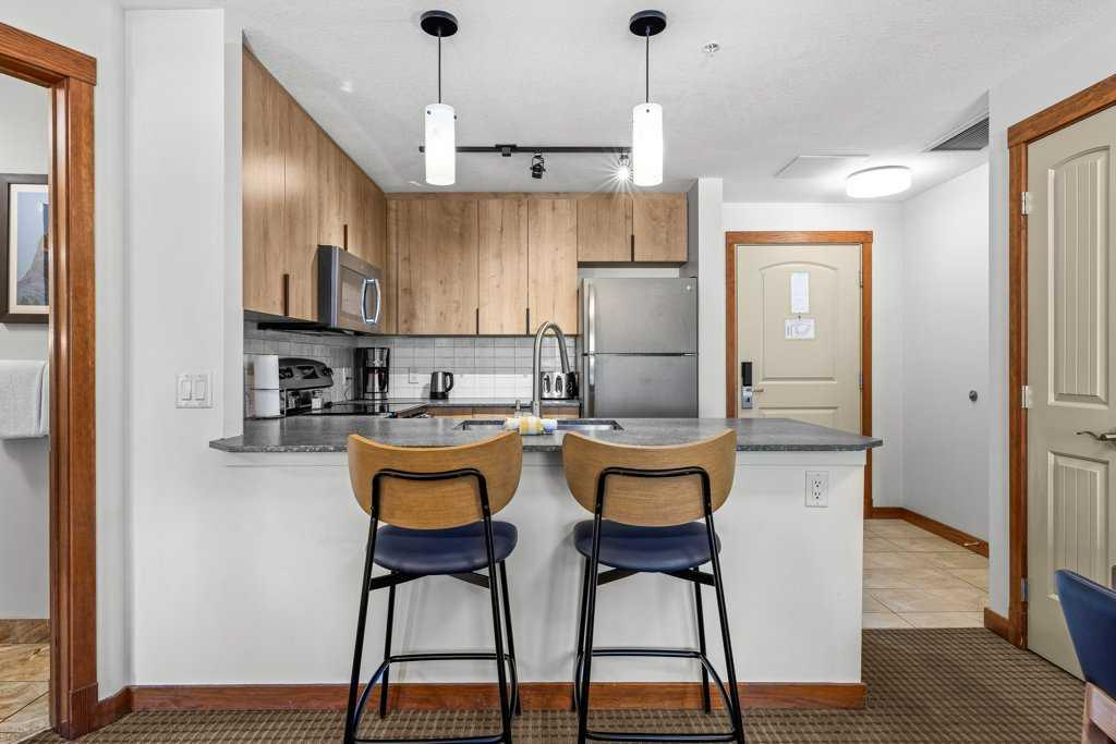190 Kananaskis Way 302