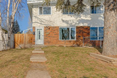 3131 Dover Crescent SE Calgary AB T2B 1V4