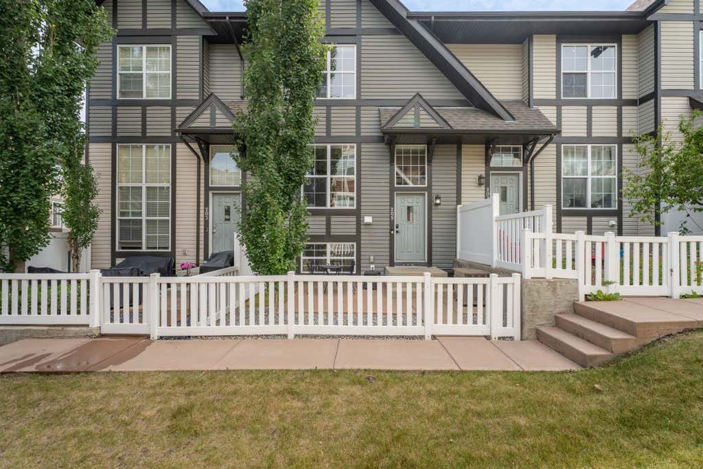 Photo of 205 New Brighton Villas SE, Calgary, AB T2Z 0T6 (MLS # A2332480)