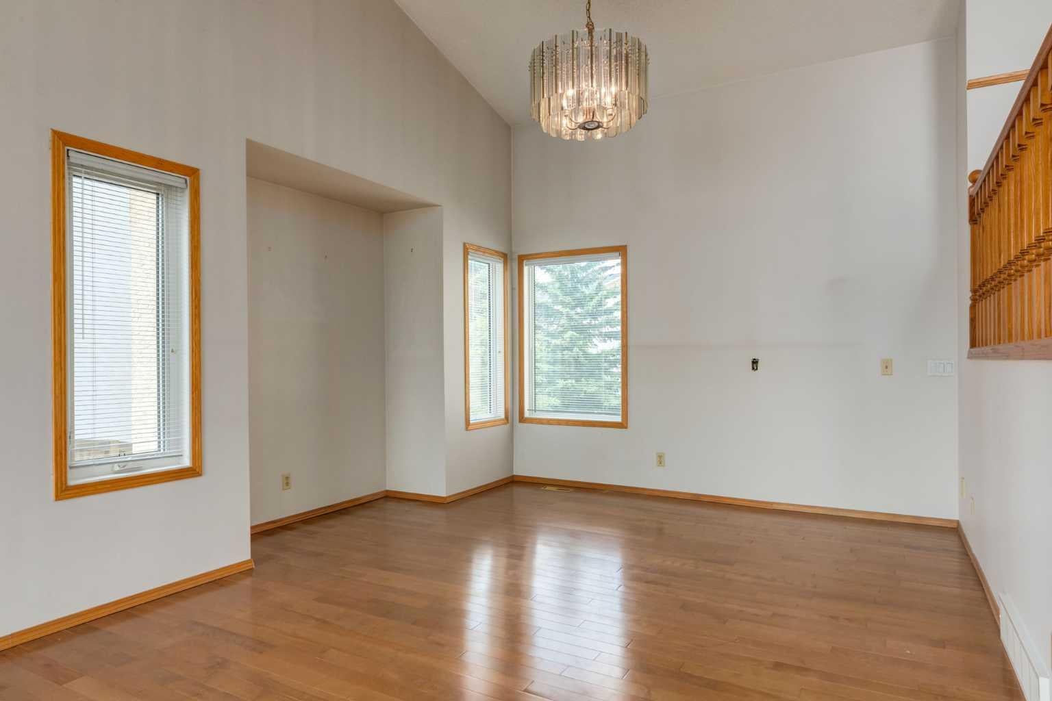 183 Edgevalley Circle NW