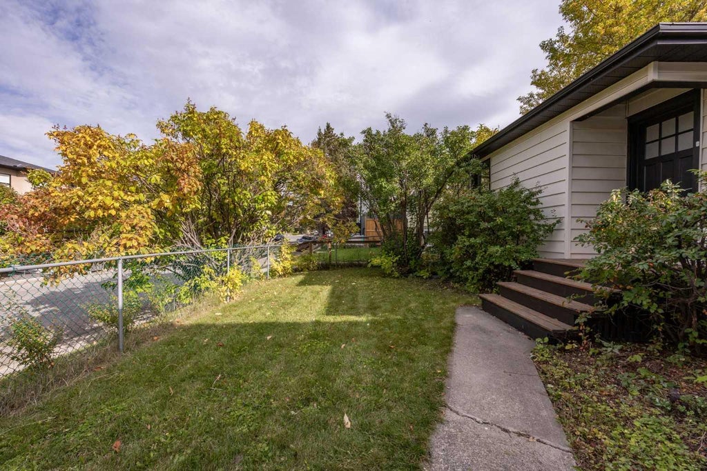 Photo of 221 26 Avenue NE, Calgary, AB T2E 1Z1 (MLS # A2348219)