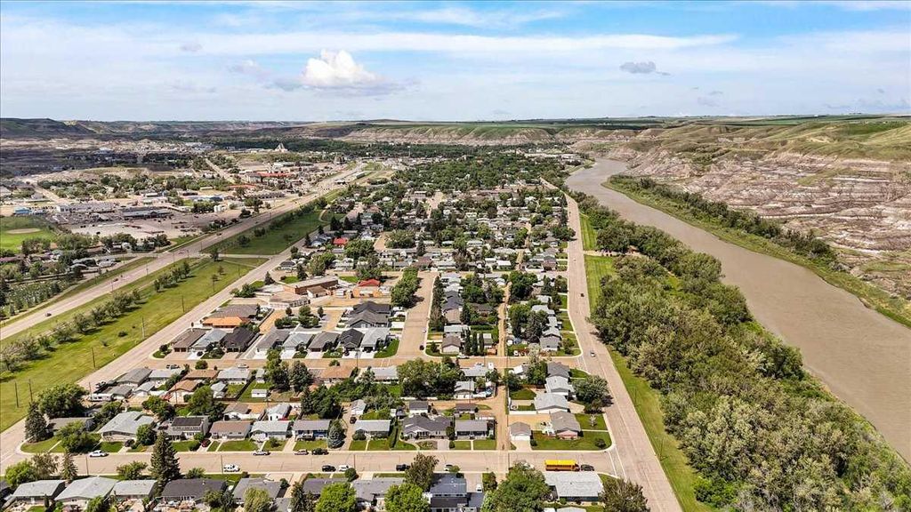 Photo of 401 15 Street E, Drumheller, AB T0J 0Y5 (MLS # A2323015)