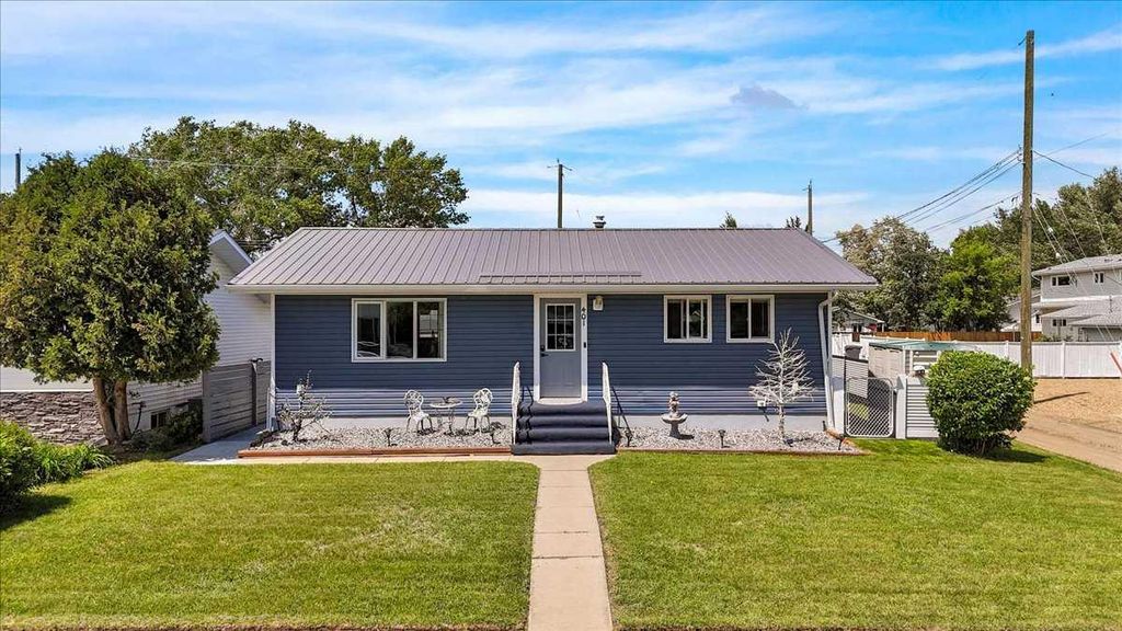 Photo of 401 15 Street E, Drumheller, AB T0J 0Y5 (MLS # A2323015)