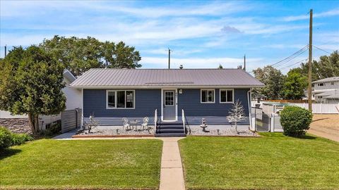 Photo of 401 15 Street E, Drumheller, AB T0J 0Y5 (MLS # A2323015)