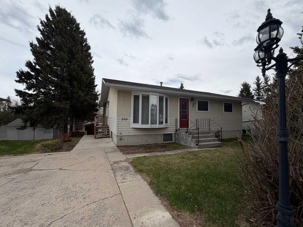 Photo of 209 2 Street NE, Sundre, AB T0M 1X0 (MLS # A2305673)