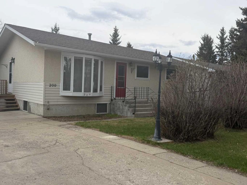 Photo of 209 2 Street NE, Sundre, AB T0M 1X0 (MLS # A2305673)