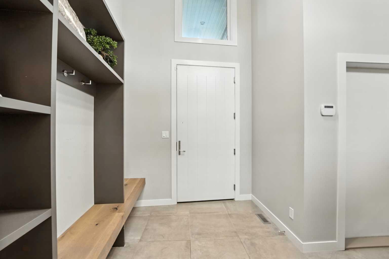 102 Longmire Close