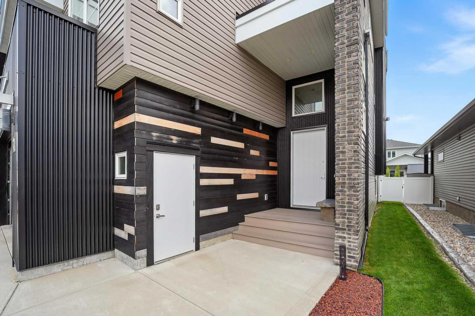 102 Longmire Close