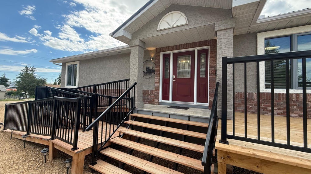 Photo of 307 4 Avenue W, Hanna, AB T0J 1P0 (MLS # A2352775)