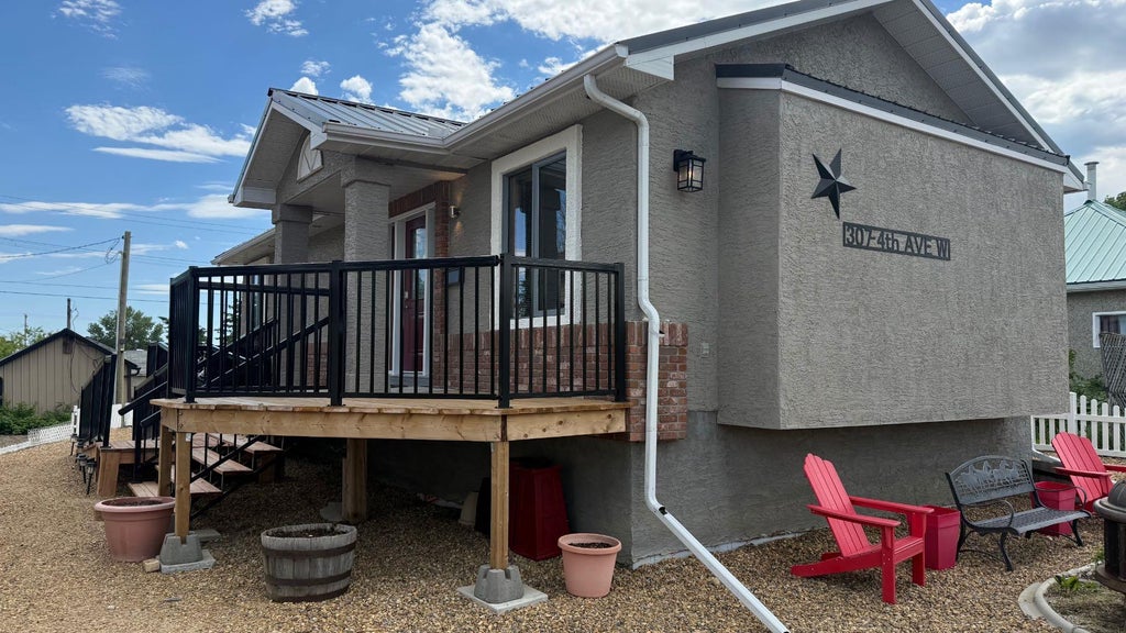 Photo of 307 4 Avenue W, Hanna, AB T0J 1P0 (MLS # A2352775)