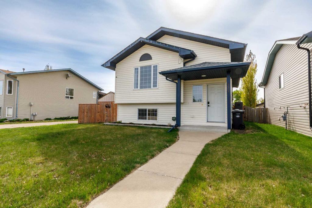 Photo of 4458 54A Avenue, Innisfail, AB T4G 1Y3 (MLS # A2314178)