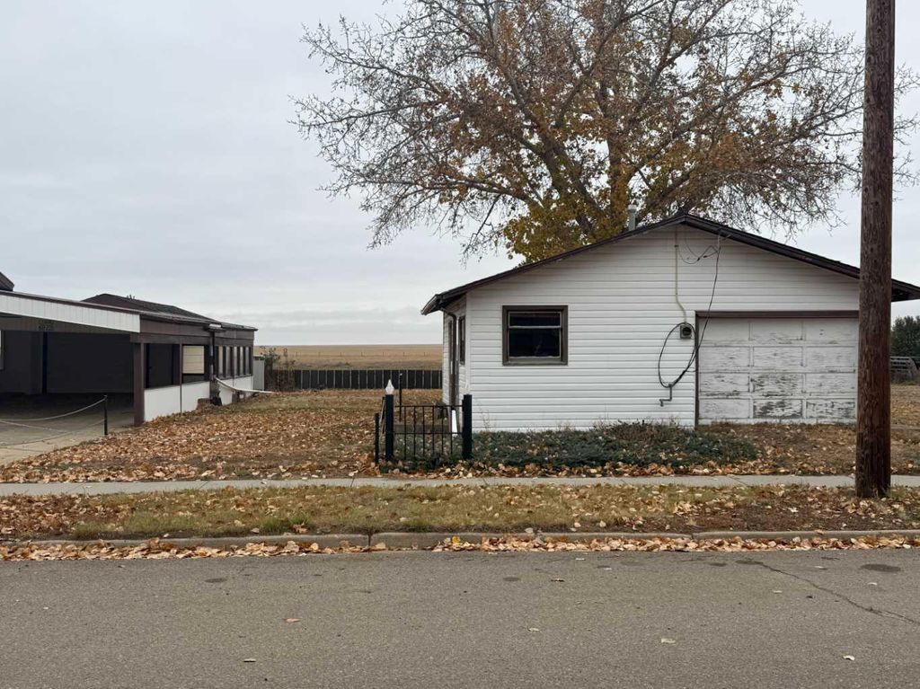 Photo of 305 2 Street E, Foremost, AB T0K 0X0 (MLS # A2264352)