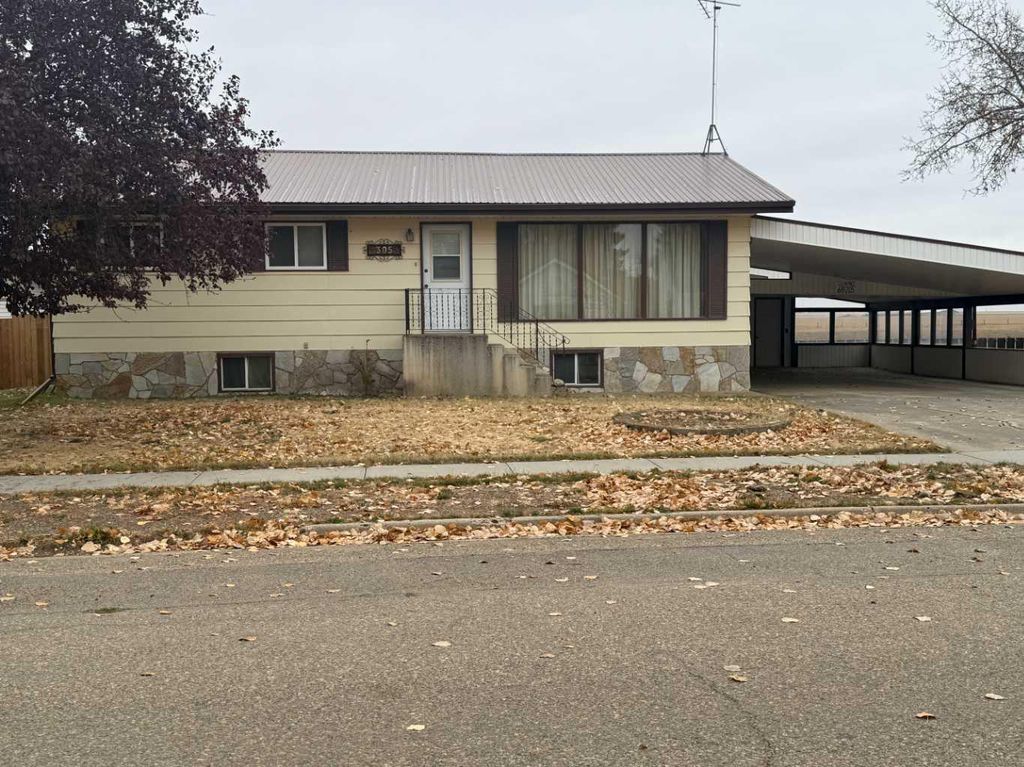 Photo of 305 2 Street E, Foremost, AB T0K 0X0 (MLS # A2264352)